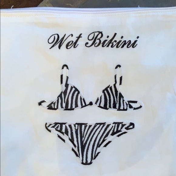 Lily Juliet b & w Bikini Bag....never used NWT! - Picture 2 of 4
